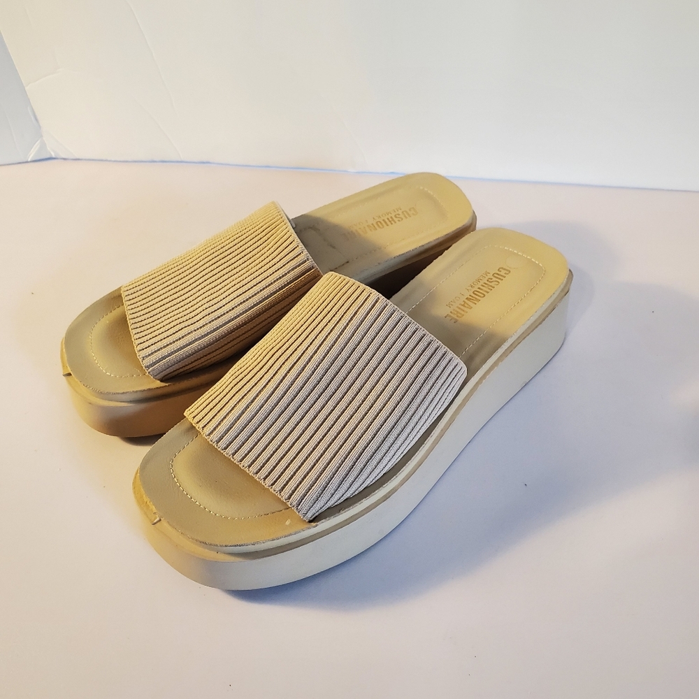 Cushionaire Platform Slides. Size 8/12 to 9 Ladies